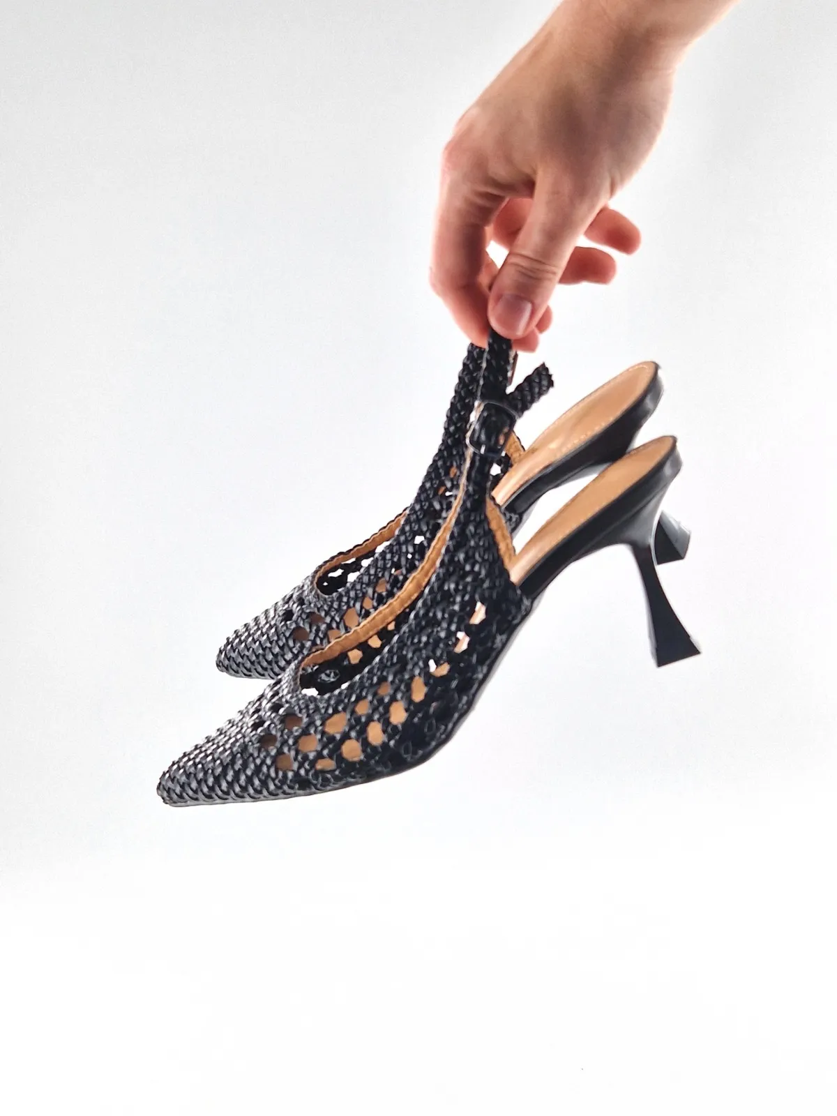 SANDALIAS TACÓN CALADOS NEGROS