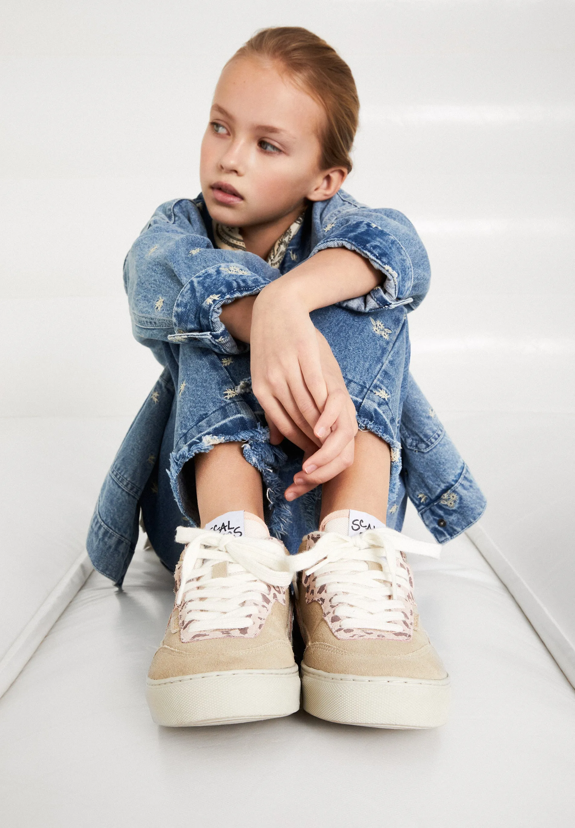 SNEAKERS ANIMAL PRINT DETALLE METALIZADO